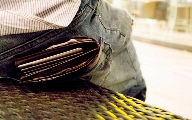 Back Pain Due To Your Wallet? Switch To A Minimalist Front Pocket Wallet
